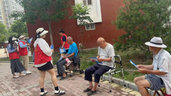 蜂窝配资 安居街道运河湾社区开展打击整治网络谣言宣传活动